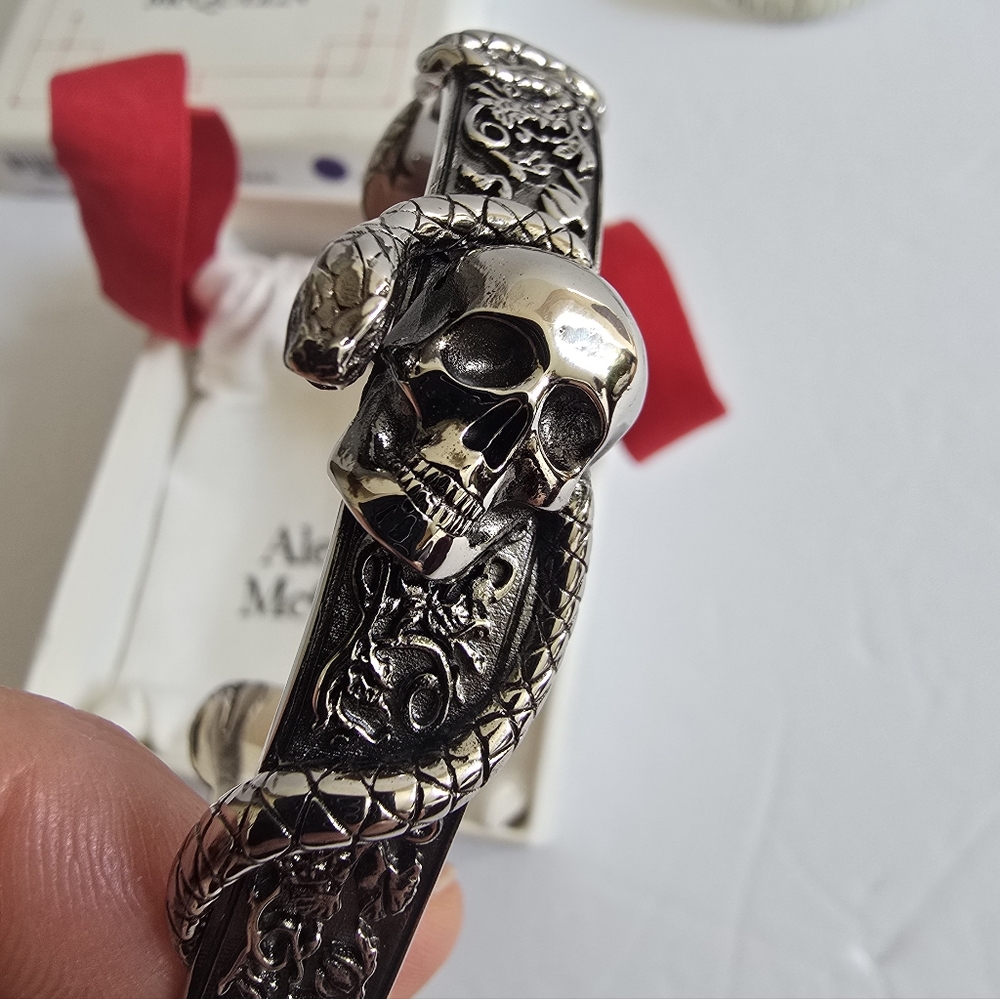 Alexander McQueen Skull and Snake Bracelet 'Antique Silver' - Picture 8 of 12